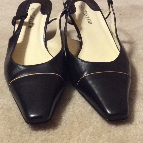 ANN TAYLOR - CLASSIC BLACK LEATHER SLING BACKS - Picture 3 of 6