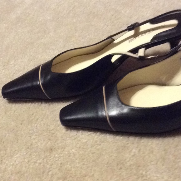 ANN TAYLOR - CLASSIC BLACK LEATHER SLING BACKS - Picture 4 of 6