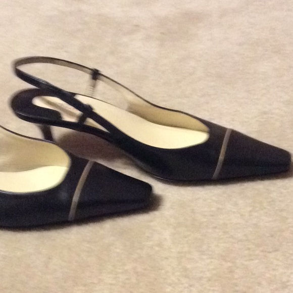 ANN TAYLOR - CLASSIC BLACK LEATHER SLING BACKS - Picture 5 of 6