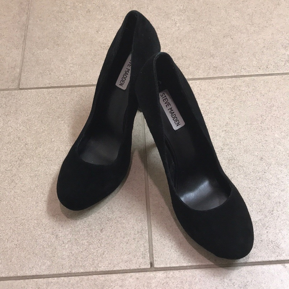 Steve Madden suede pumps