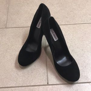 Steve Madden suede pumps