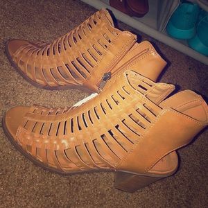 NWT heels