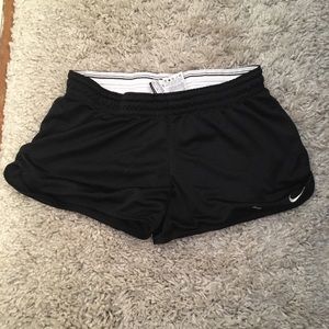 GOING TO GOODWILL - Nike mesh athletic shorts
