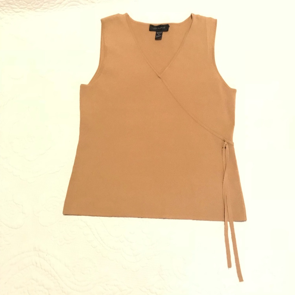 Super cute sleeveless top