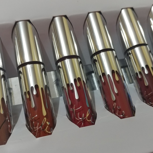AUTHENTIC Kylie Jenner holiday mini lip kit - Picture 2 of 4