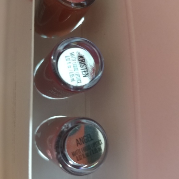 AUTHENTIC Kylie Jenner holiday mini lip kit - Picture 4 of 4