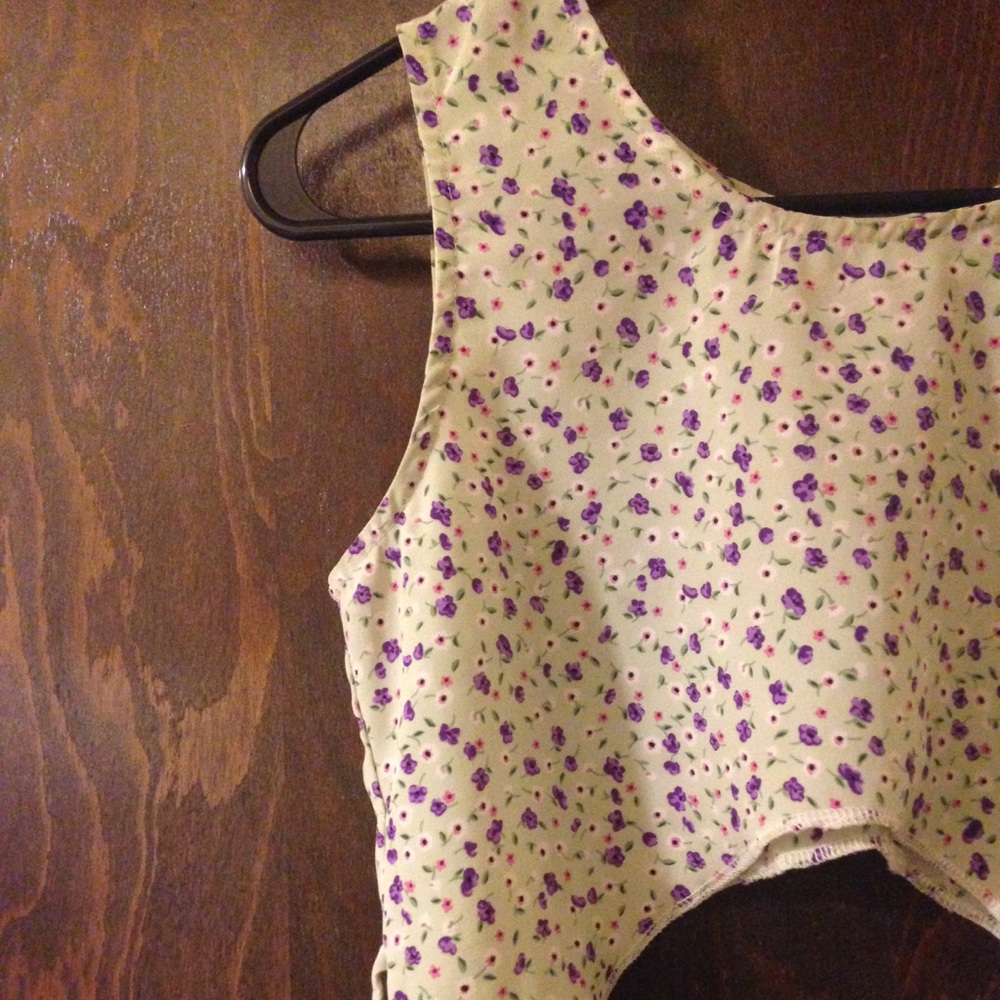 Crop top - Picture 2 of 2