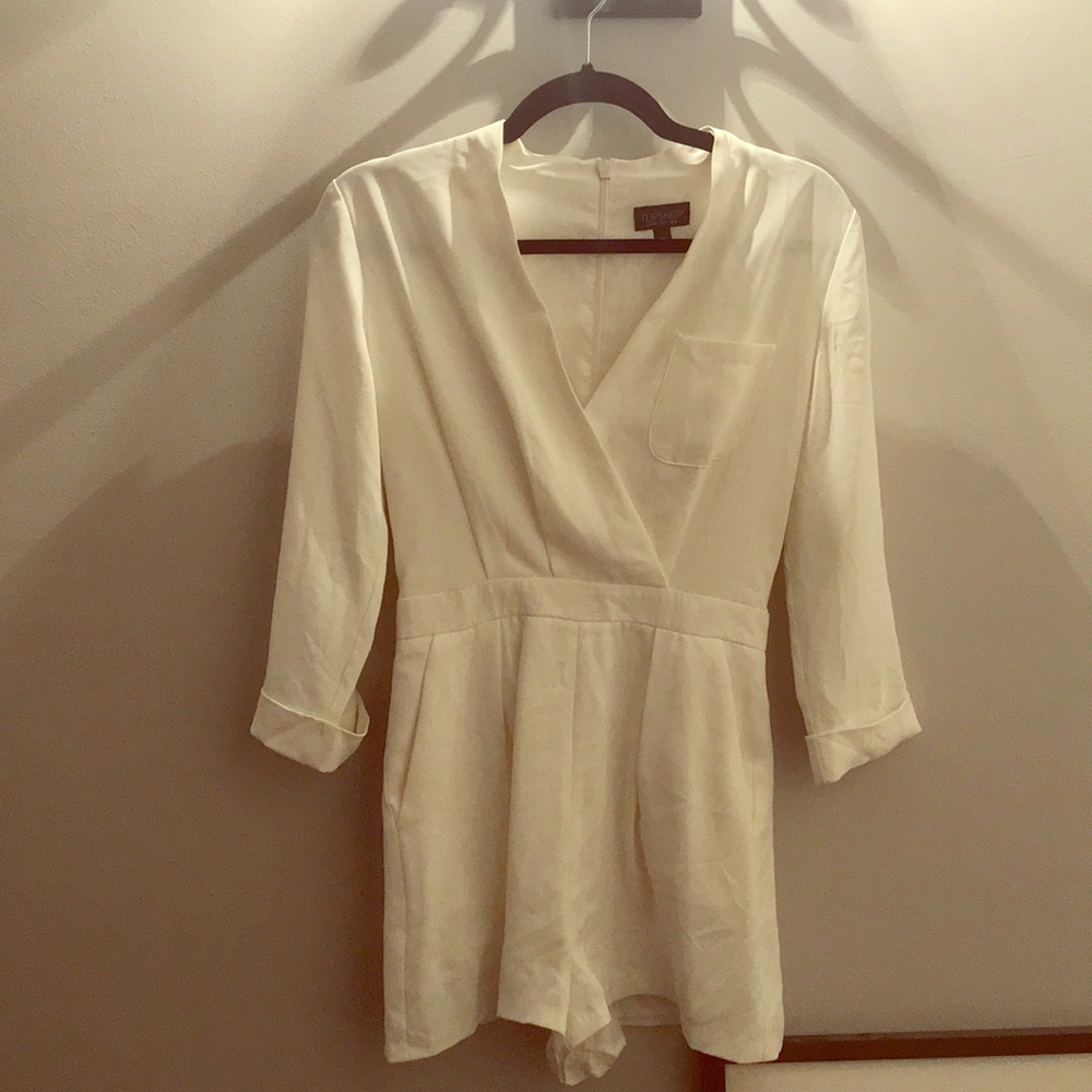 Adorable white romper from Topshop. SIZE US 2