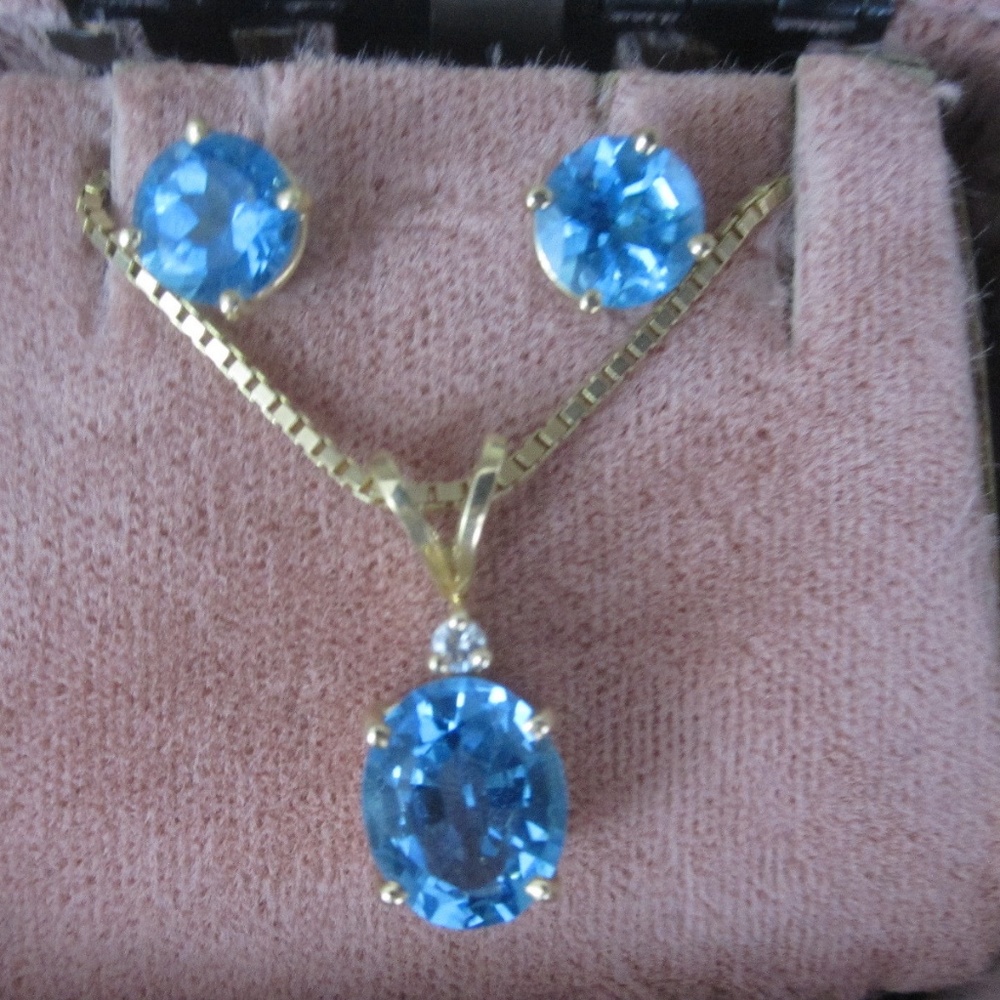 BEAUTIFUL 14K  BLUE TOPAZ NECKLACE EARRING SET