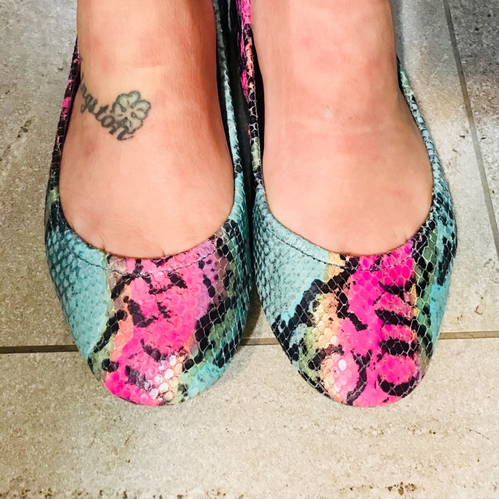 Electric Snake Tieks size 9