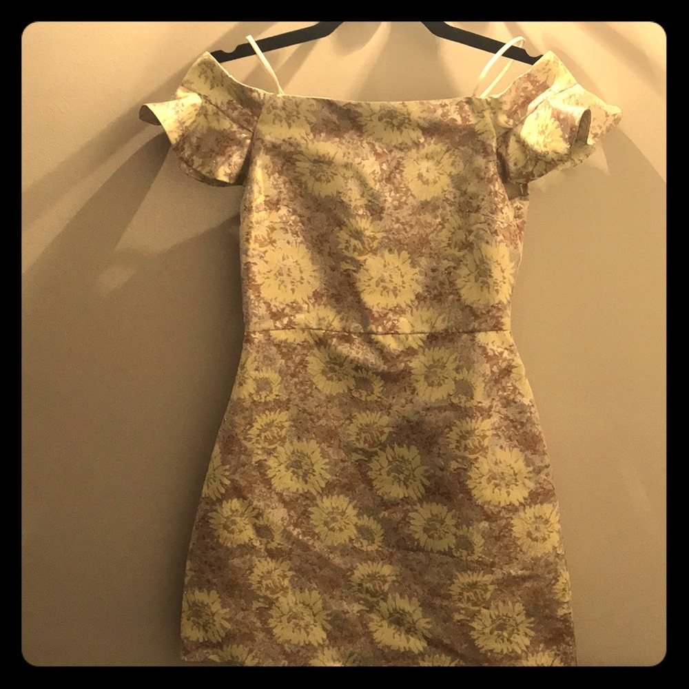 Super cute floral mini dress from Topshop! Size 0