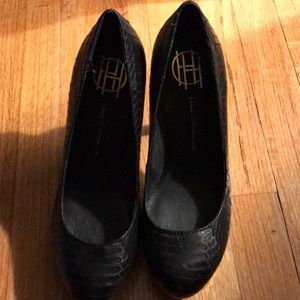 House of Harlow Black Pumps