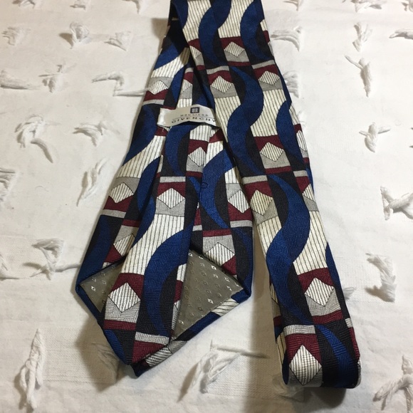 Givenchy Tie!!  100% imported silk. - Picture 3 of 4