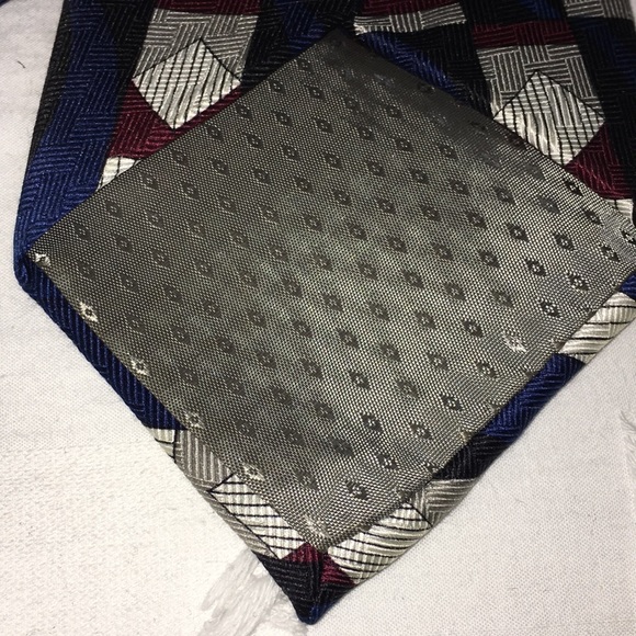 Givenchy Tie!!  100% imported silk. - Picture 4 of 4