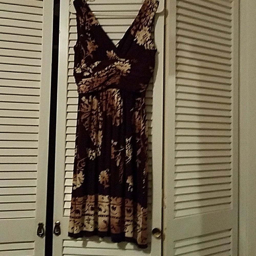 V-neck floral knee length dress