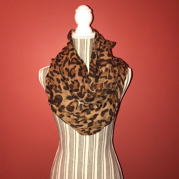 Large Cheetah print Scarf - Picture 1 of 3