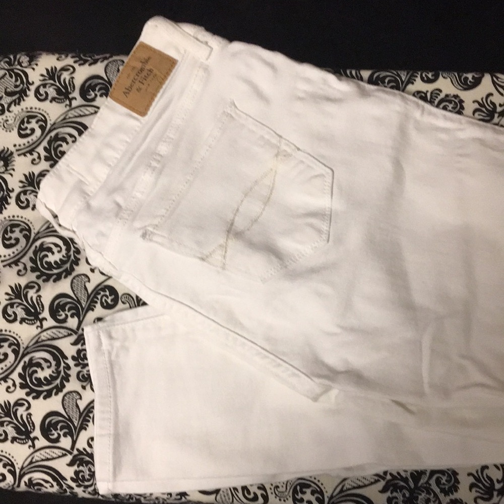 Abercrombie white jean
