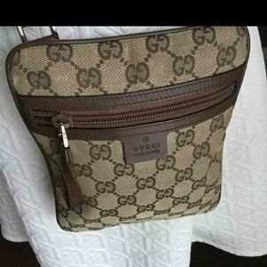 Gucci mini crossbody.small and light weight.