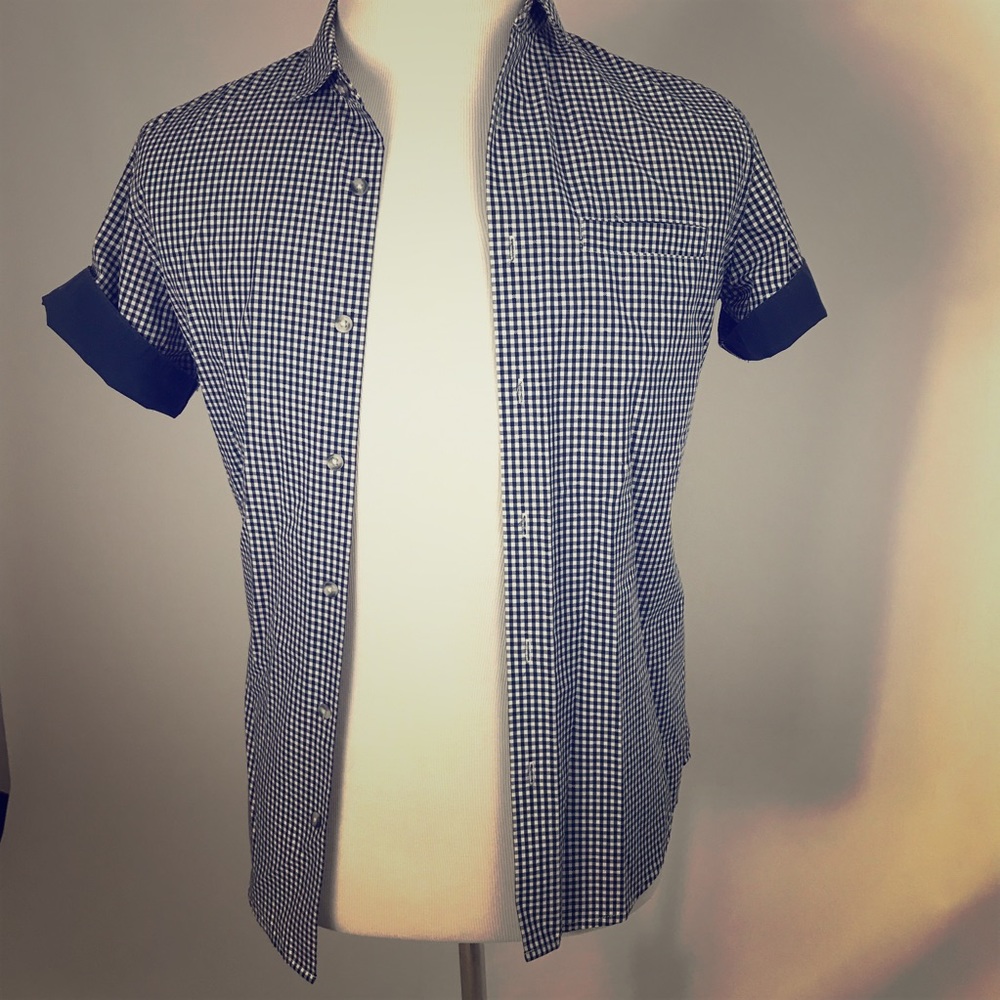 Short sleeve button down