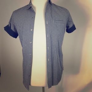 Short sleeve button down
