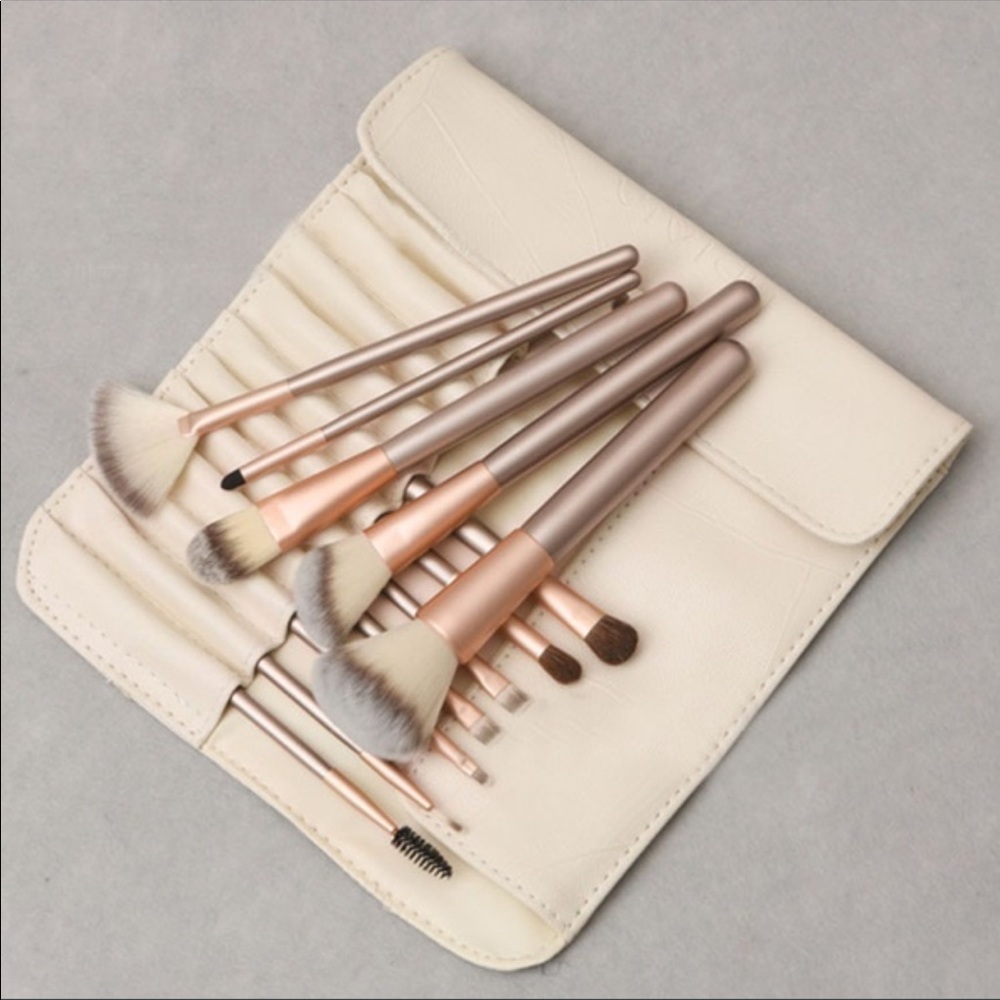12 piece synthetic professional makeup brush set