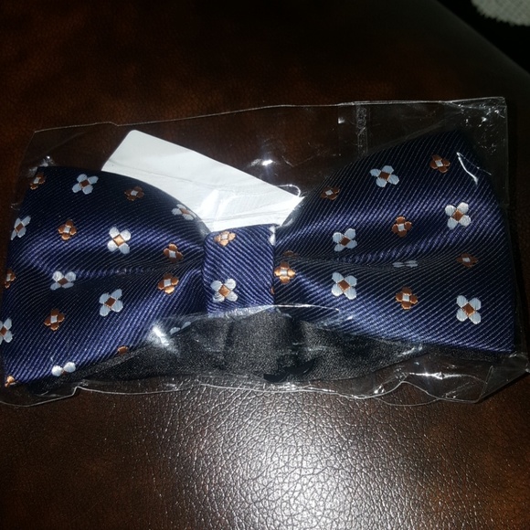Men Bow Tie - Picture 2 of 3