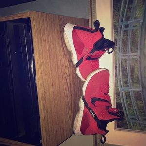 Lebron 14 size 9