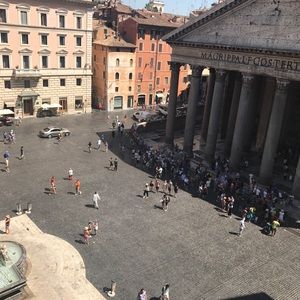 Meet your Posher, Holly