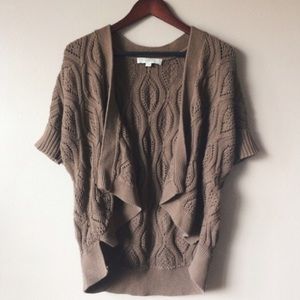 Short sleeved knit sweater