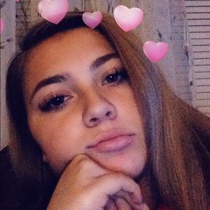 Meet your Posher, Alyssa