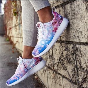 Nike Rosche size 7 floral blossom