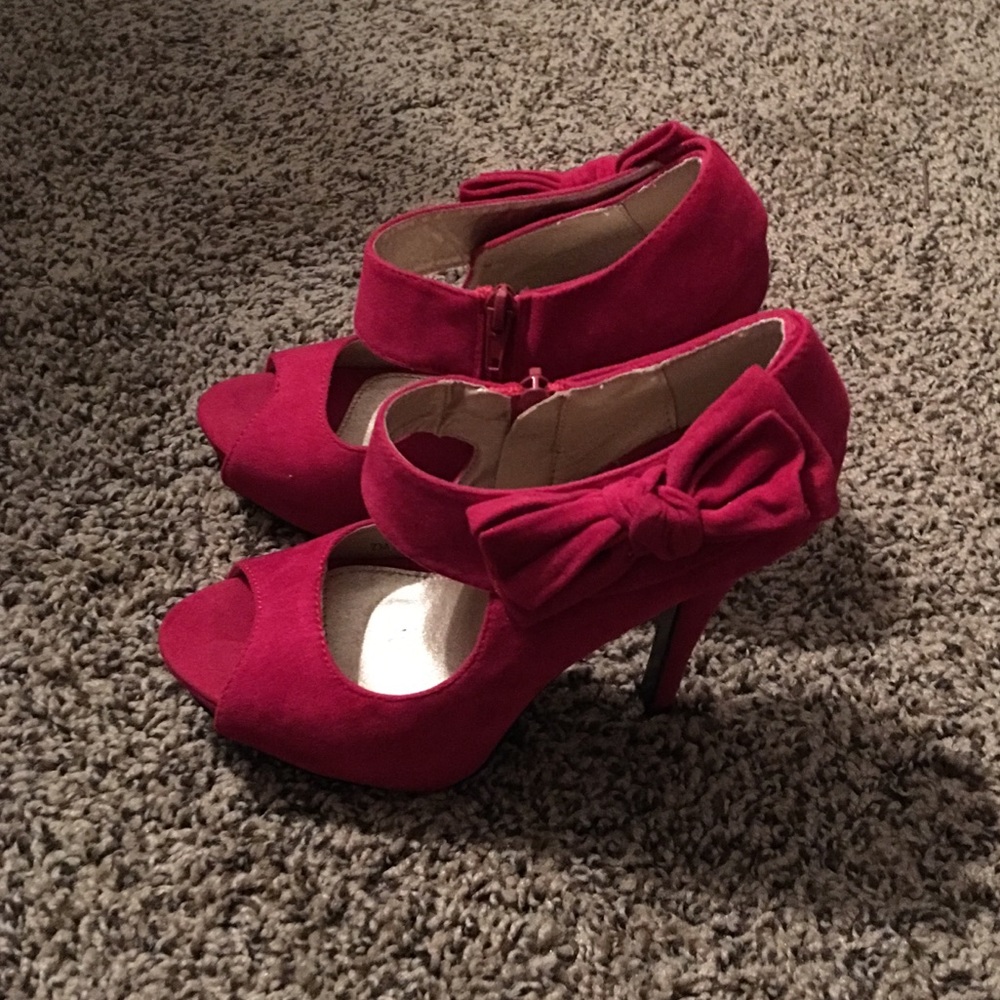 Women’s size 6 peep toe heels