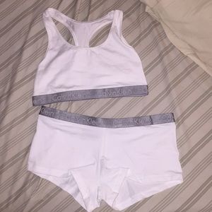 Calvin Klein White&Grey Sports Bra & Boyshort Set