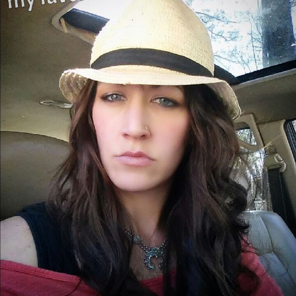 Meet your Posher, Crystal