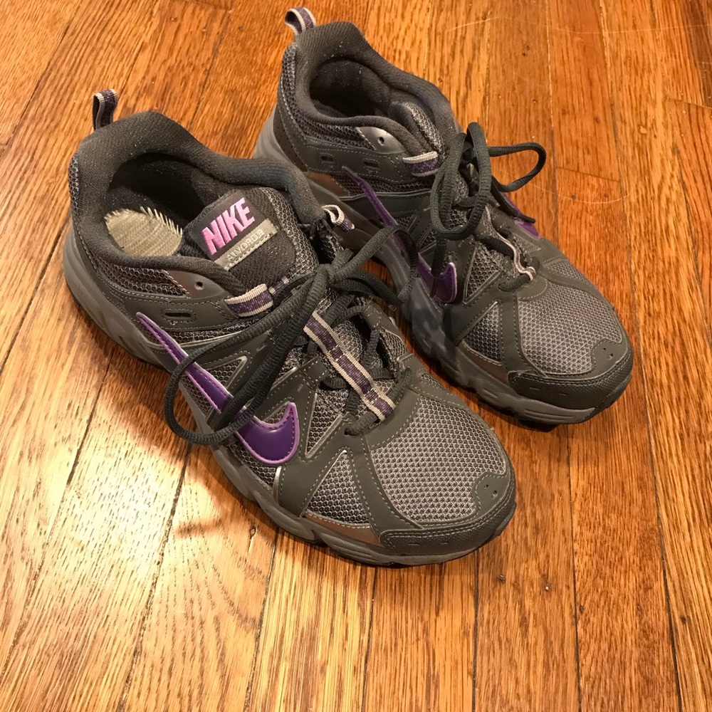 Nike running shoes womens 10.