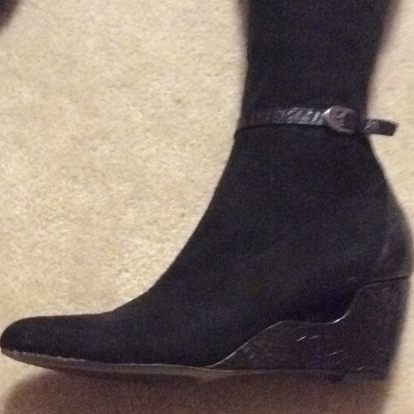 CLASSY DONALD J PLINER SUEDE & LEATHER BOOTS - Picture 2 of 5