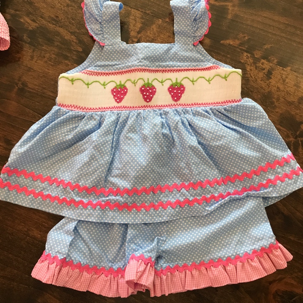 2pc smocked strawberry set