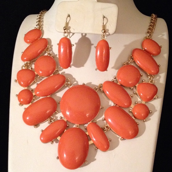 Circular Motion Necklace - Picture 2 of 2