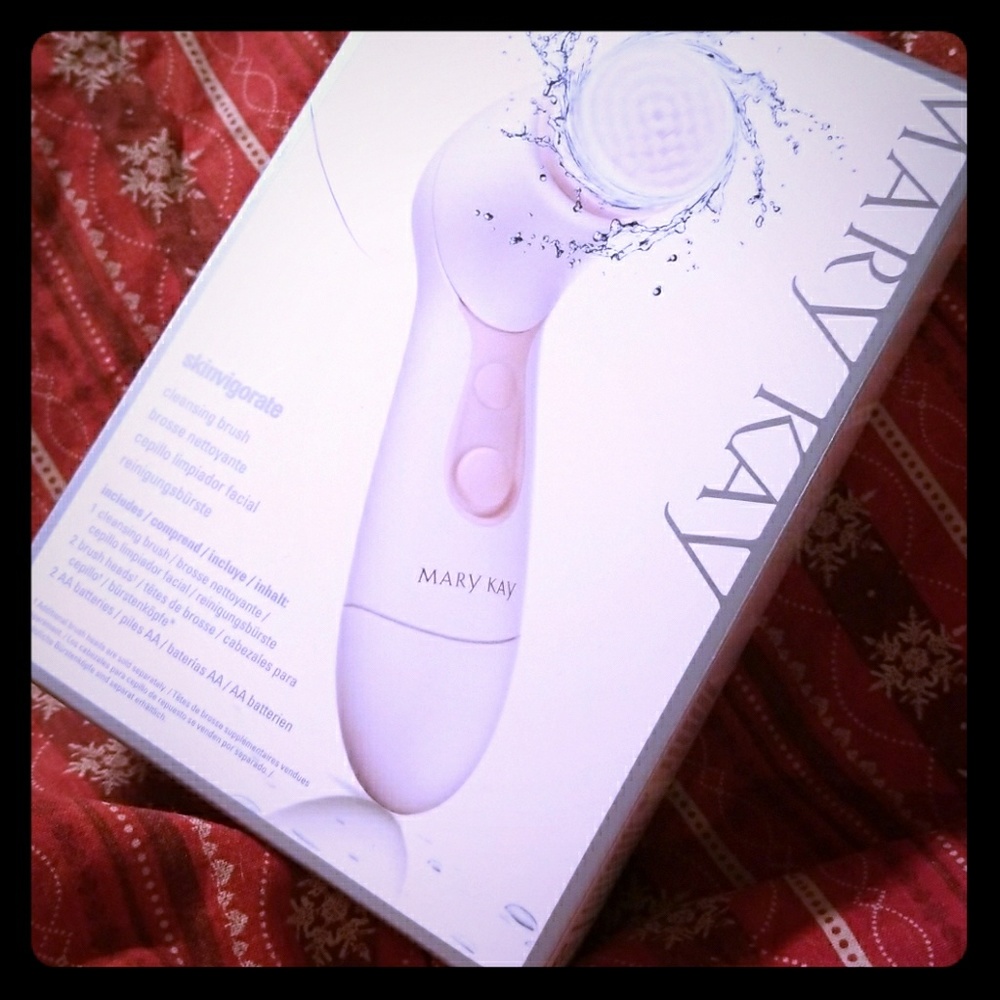 Cleansing brush
