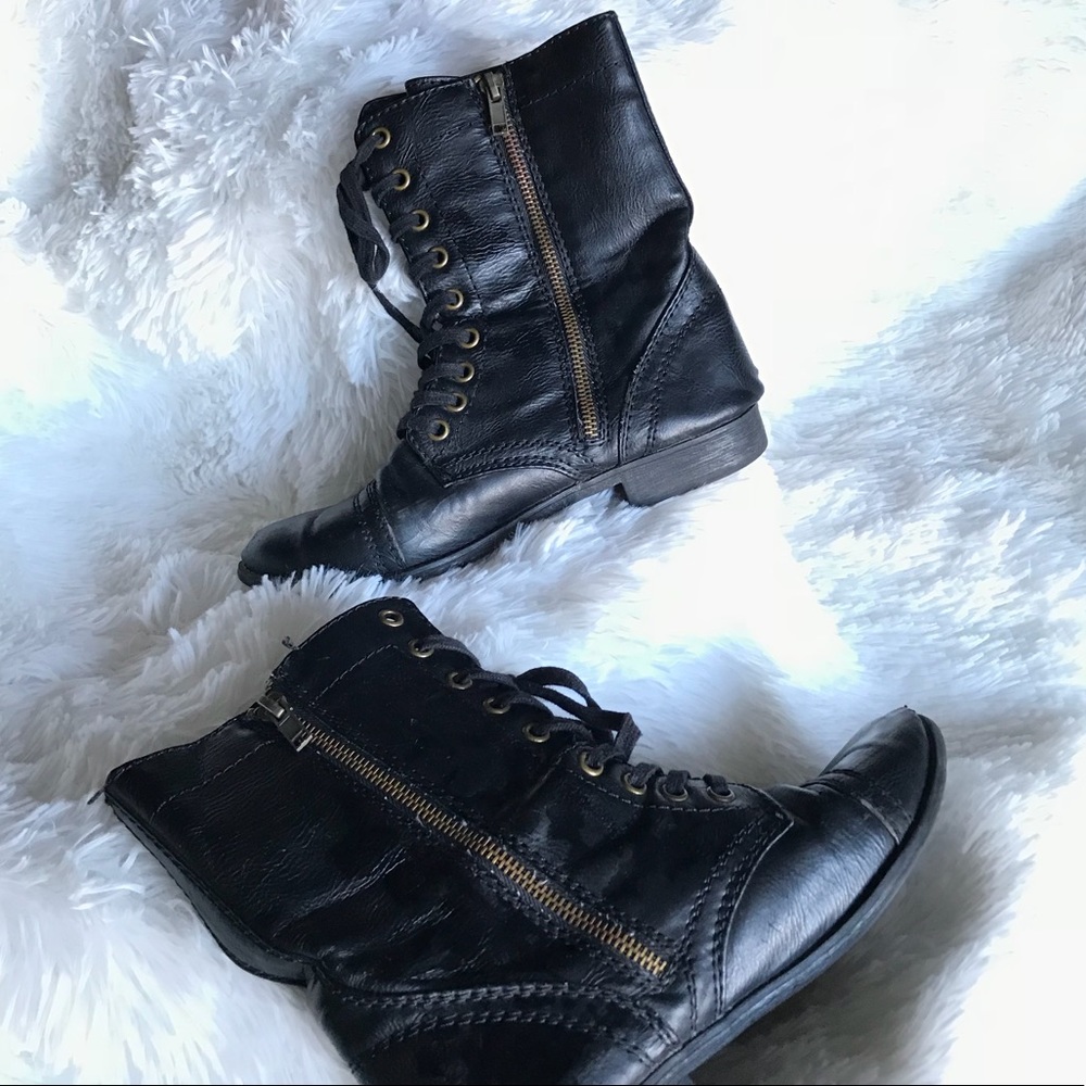 MOVING SALE BY 12/13!Black Combat Boots w/ zipper