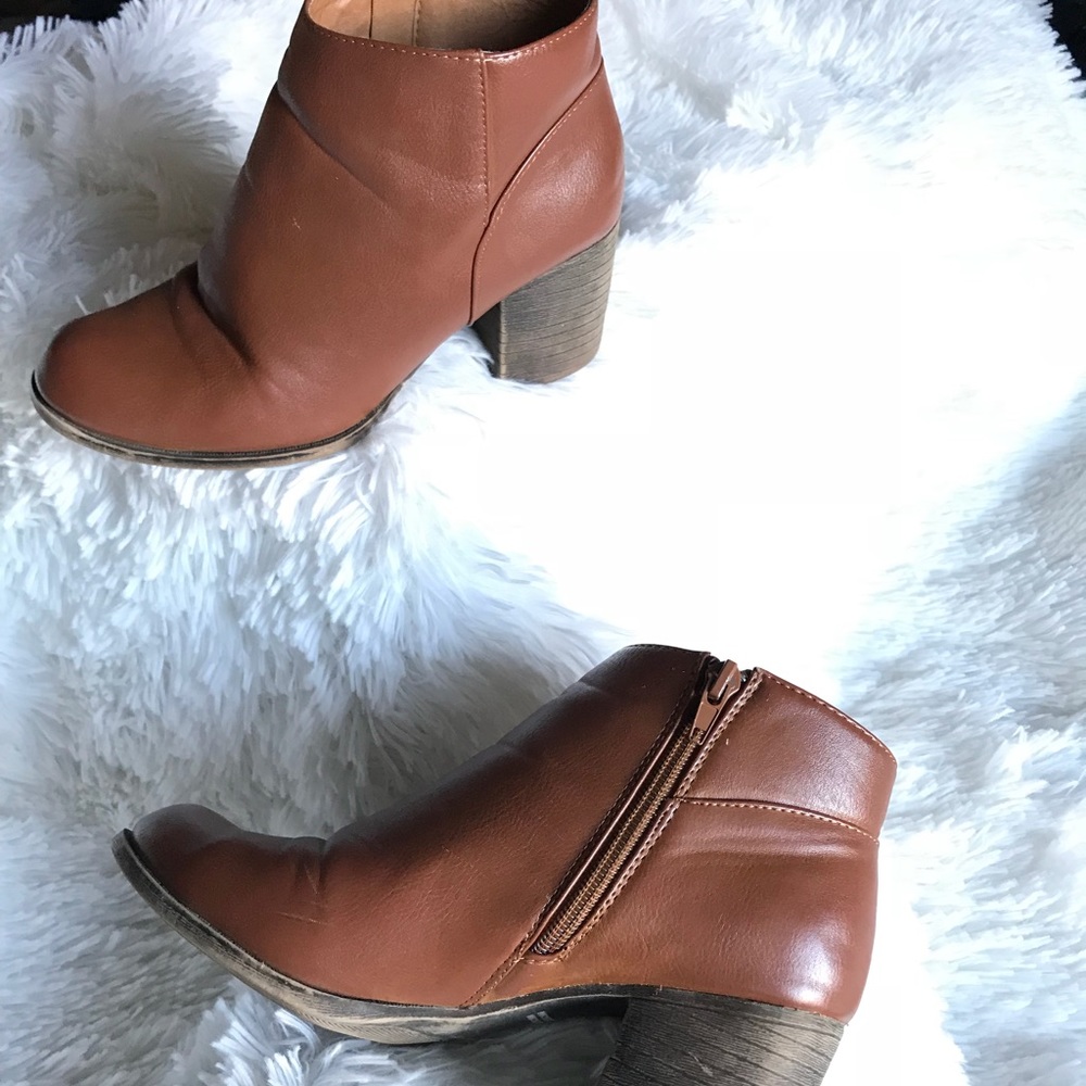 MOVIG SALE BY 12/13 Forever 21 Brown Camel Boots