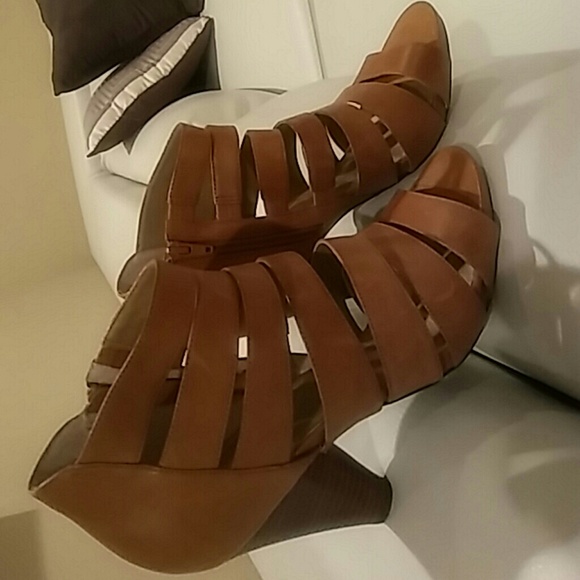 Me too strappy high heel leather shoe - Picture 3 of 4