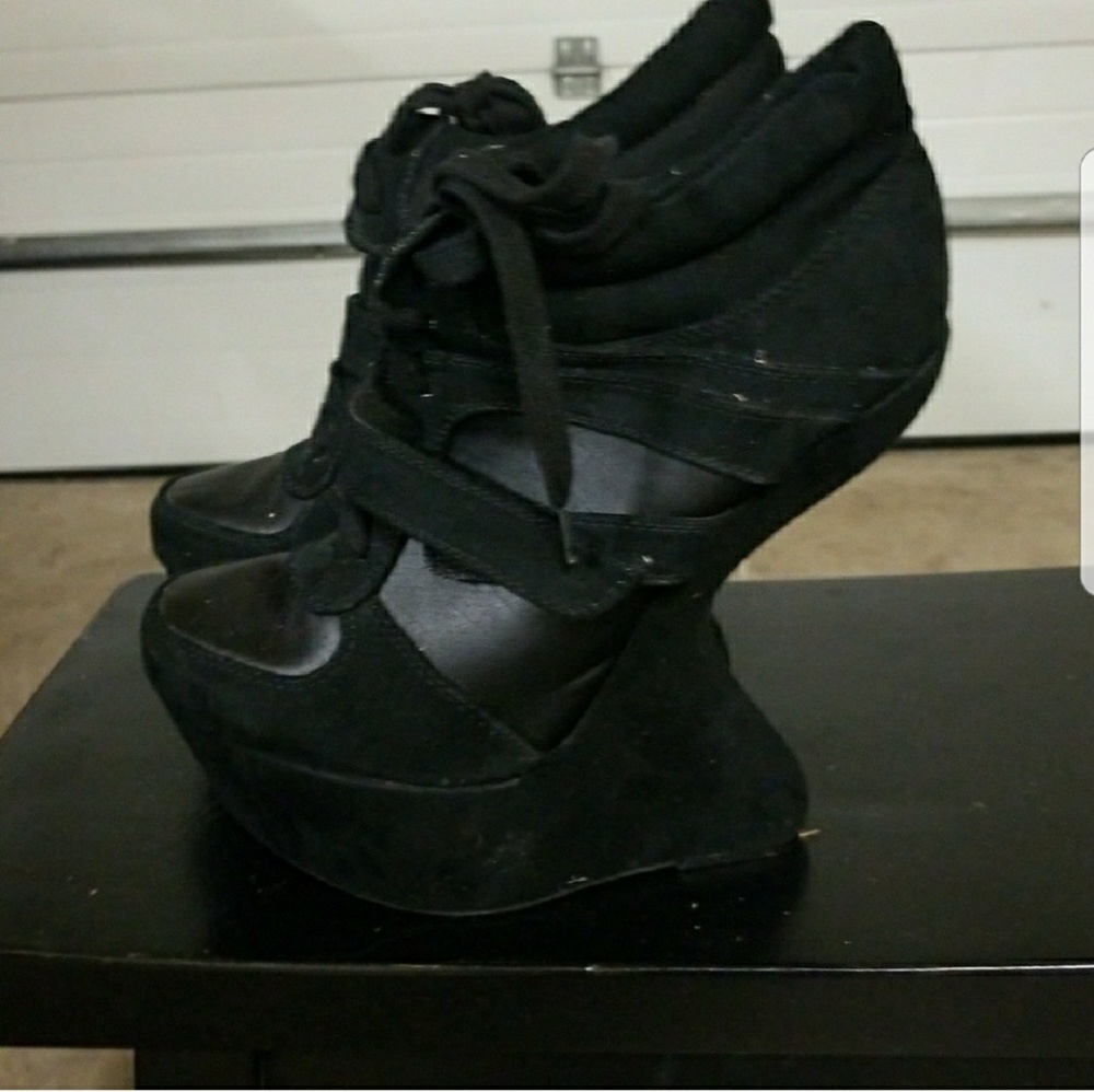 Heeless platform sneaker wedges