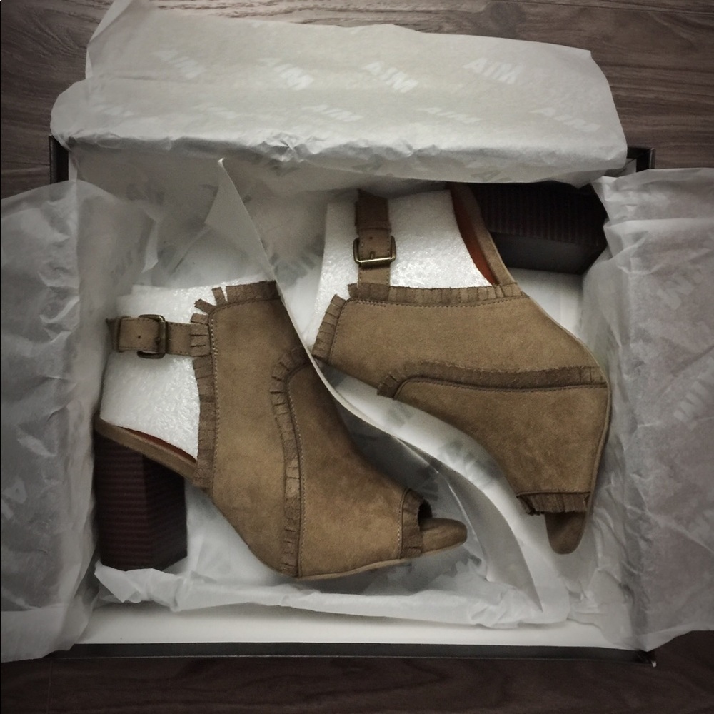 LAYERED FRINGE BOOTIES