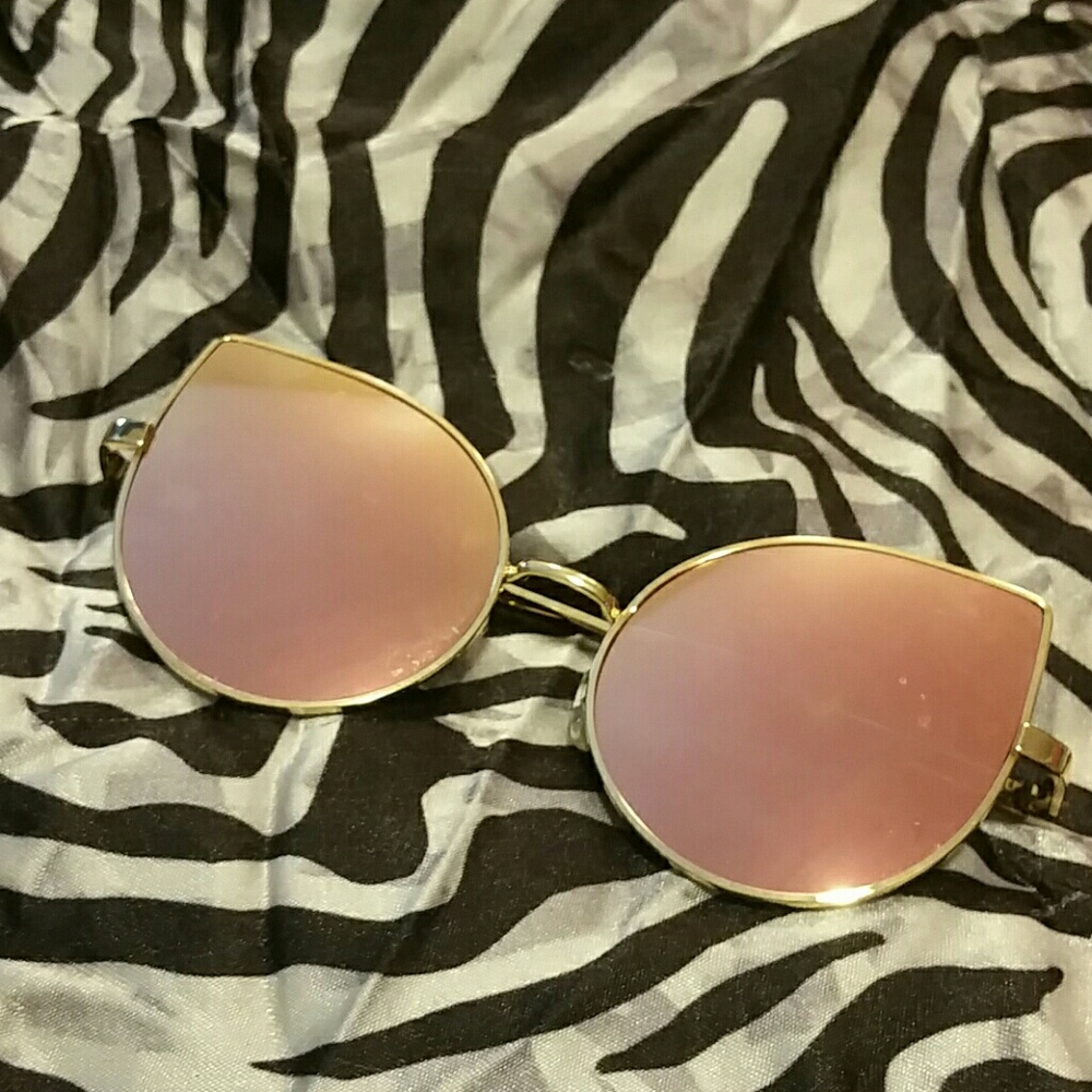 Cat eye sunglasses