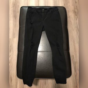 Distressed Black Skinny Jeans 🖤