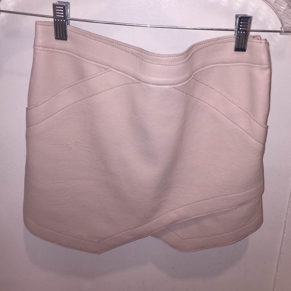 Mini nude skirt