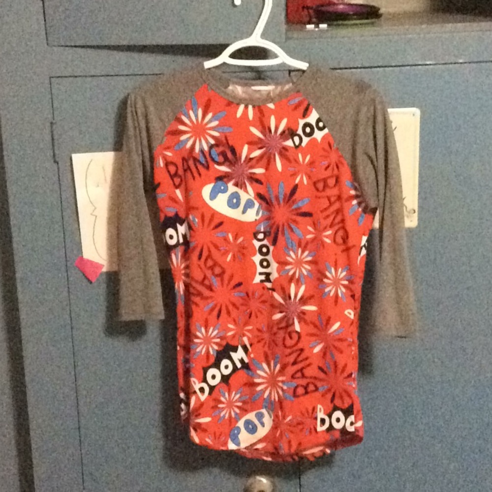 SUPERHERO TEE