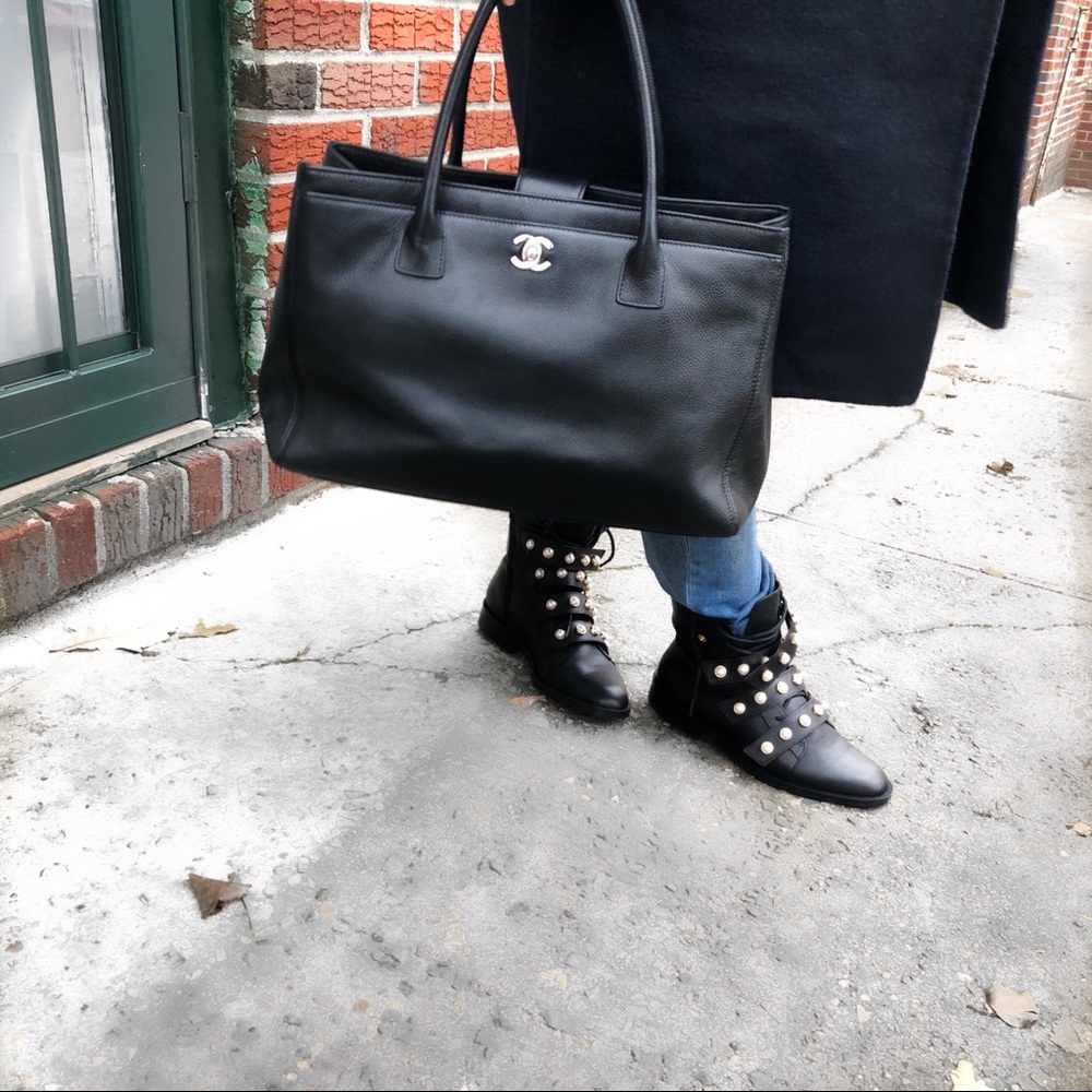 SOLD!!Chanel serf tot w/ strap