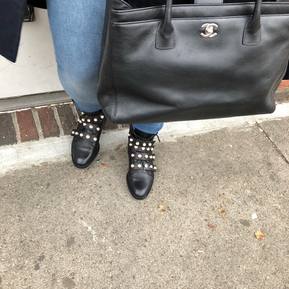 SOLD!!Chanel serf tot w/ strap - Picture 2 of 7